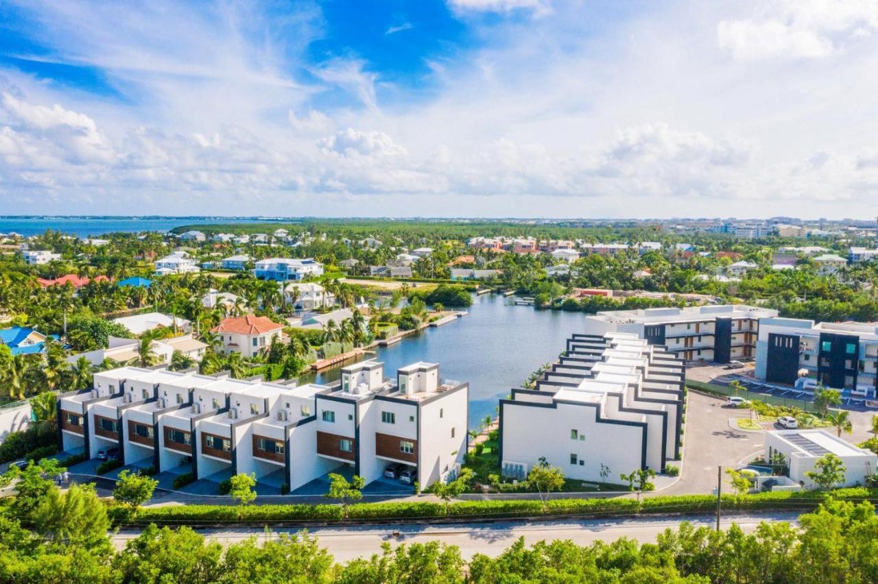 One Canal Point George Town Bagian luar foto