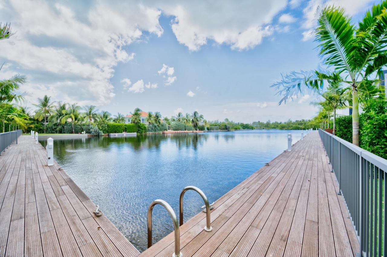 One Canal Point George Town Bagian luar foto