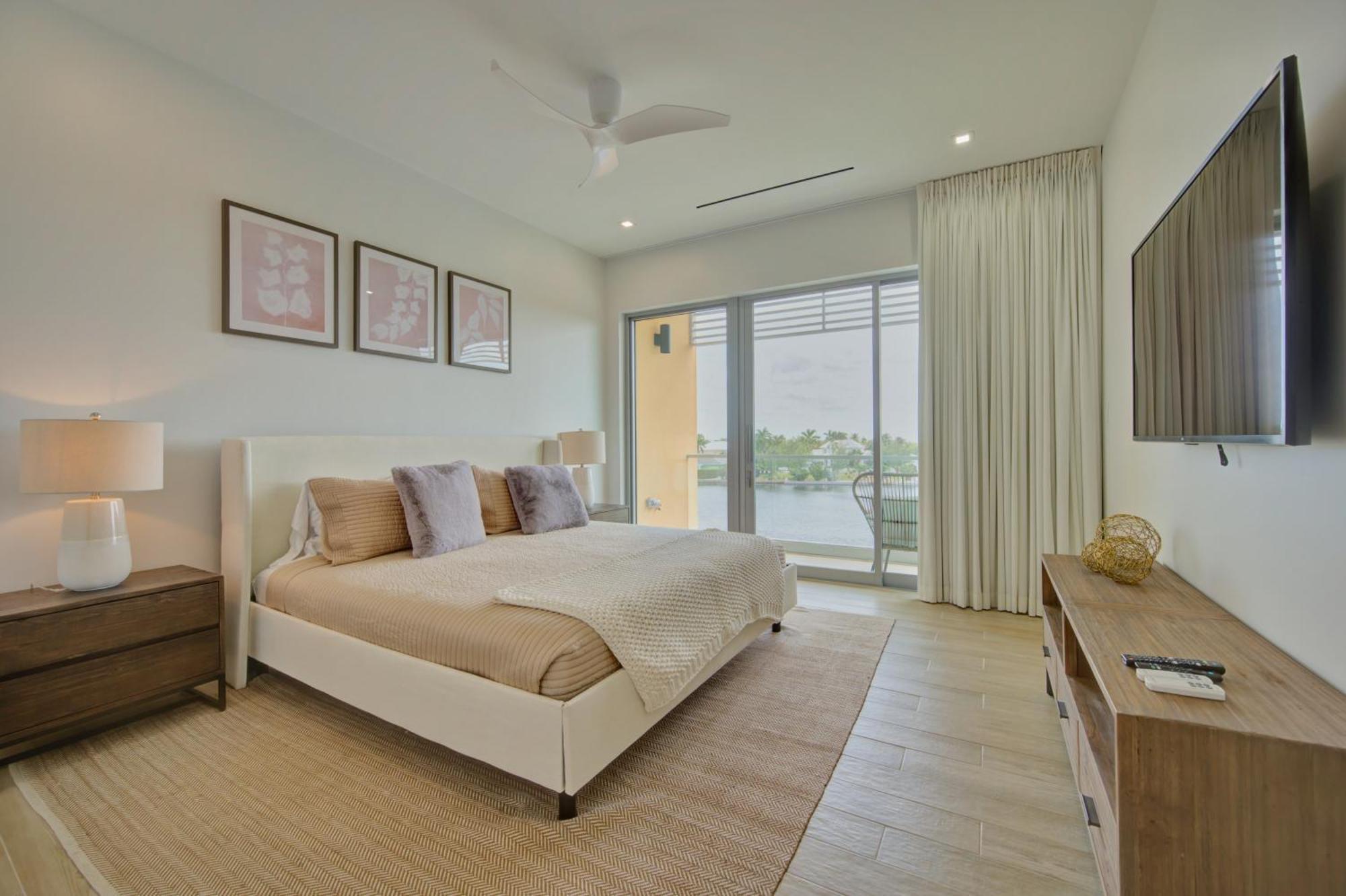 One Canal Point George Town Bagian luar foto